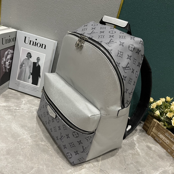 ルイヴィトンバッグ背面デザイン